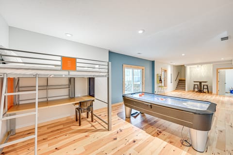 3 Mi to Dtwn: Family-Friendly Home in South Haven! House in Michigan