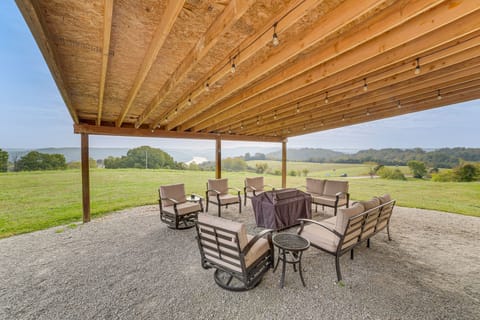 1 Mi to Table Rock Lake: Home w/ Furnished Patio! House in Table Rock Lake