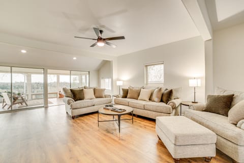 1 Mi to Table Rock Lake: Home w/ Furnished Patio! House in Table Rock Lake