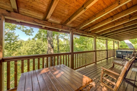 Hot Tub & Game Room: Log Cabin 2 Mi to Ripley’s! House in Gatlinburg