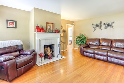 Half-Mi to Pool & Golf: Atlanta Home w/ Veranda! House in Atlanta