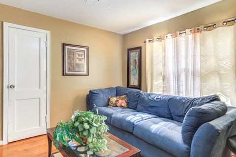 Half-Mi to Pool & Golf: Atlanta Home w/ Veranda! House in Atlanta