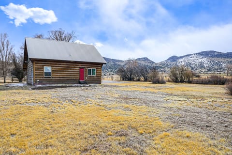 Hike, Hunt & Unwind: Mtn-View Cabin in Del Norte! House in Colorado
