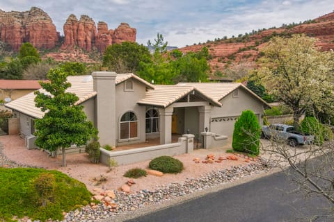 Stunning Sedona Views: Spa, Firepit & Stargazing House in Sedona