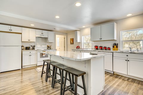 2 Mi to Road America: Pet-Friendly Duplex! House in Elkhart Lake