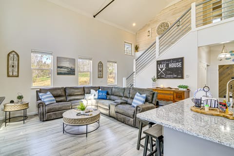 Cumberland Lake Retreat: Furnished Deck & Grill! House in Lake Cumberland