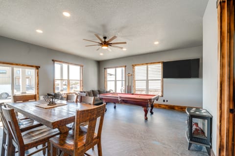 Steps to Shore: Family Beach Getaway in Westport House in Westport