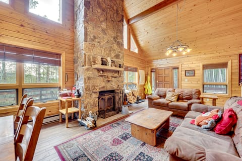 4 Mi to RMNP: Allenspark Cabin w/ Wraparound Deck! House in Allenspark