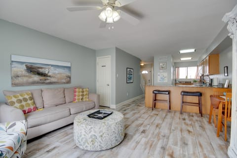 Near Beach & Casinos: Biloxi Condo w/ Pool Access Apartment in Biloxi