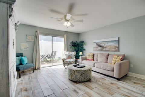 Near Beach & Casinos: Biloxi Condo w/ Pool Access Apartment in Biloxi