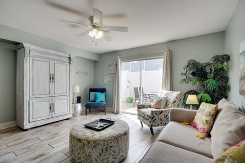 Near Beach & Casinos: Biloxi Condo w/ Pool Access Apartment in Biloxi