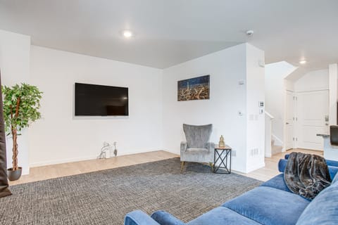 Perfect for Families! Quiet Aurora Home House in Aurora