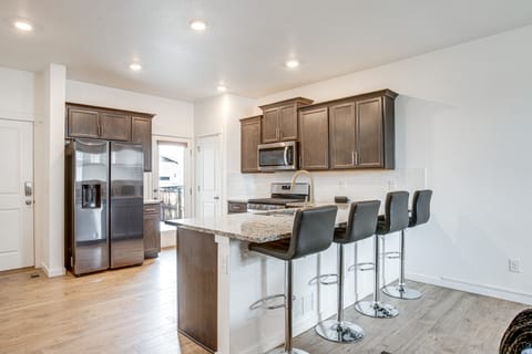 Perfect for Families! Quiet Aurora Home House in Aurora