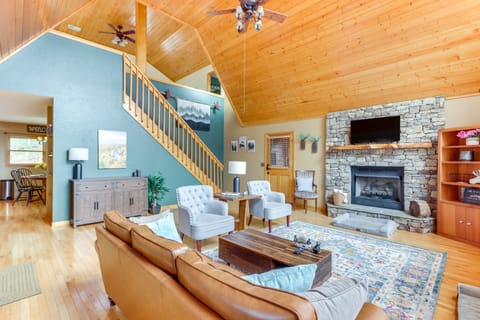 5 Mi to Cherokee Lake: Pet-Friendly Cabin w/ Deck! House in Tennessee