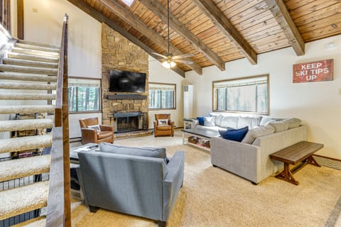 Walk to Lake & Trails: Angel Fire Home w/ Deck! House in Angel Fire