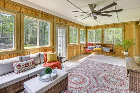 Fall & Football Vibes: Titus Retreat w/ Game Room House in Alabama