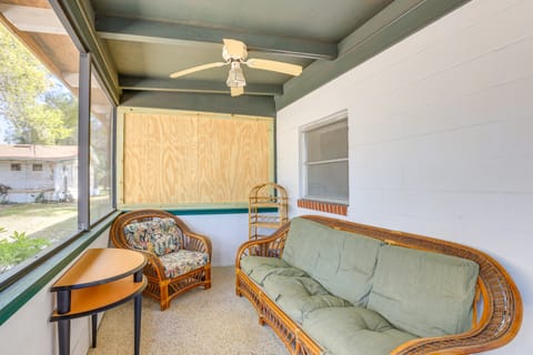 Lanai & Fire Pit: Riverfront Studio in Chiefland! Apartment in Florida