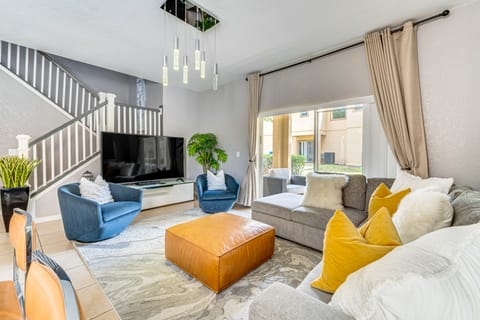 9 Mi to WDW: Townhouse w/ Balcony in Davenport! Apartment in Four Corners