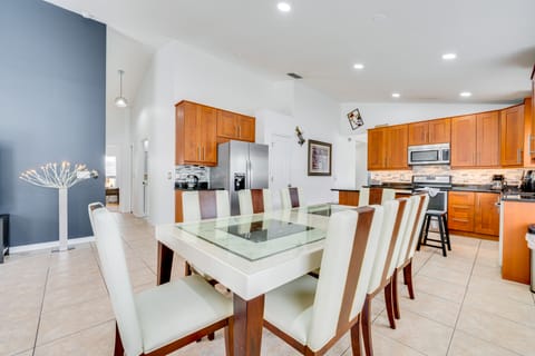 12 Mi to Disney: Family Home w/ Lanai in Davenport House in Four Corners