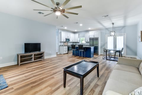 Walk to Beach & Harbor: Dtwn Pass Christian Home House in Pass Christian