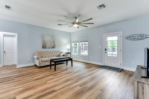 Walk to Beach & Harbor: Dtwn Pass Christian Home House in Pass Christian