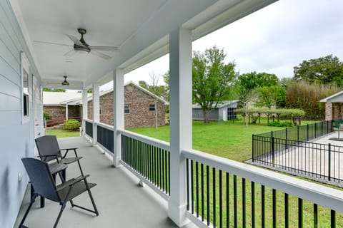 Walk to Beach & Harbor: Dtwn Pass Christian Home House in Pass Christian