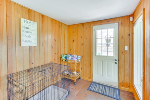Lake Hamilton Family Gem: Hot Tub & Boat Slip! House in Piney