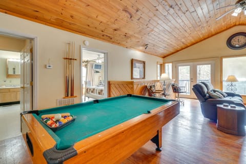 Resort Cabin with Private Hot Tub! House in Sevier County