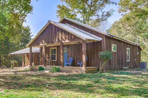 Smart TV + Spacious Yard: Peaceful Pope Retreat House in Mississippi