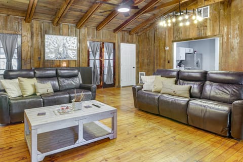 Smart TV + Spacious Yard: Peaceful Pope Retreat House in Mississippi