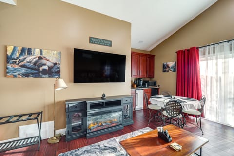 3 Mi Beech Mtn Resort: Cozy Studio w/ Deck & View! Apartment in Beech Mountain