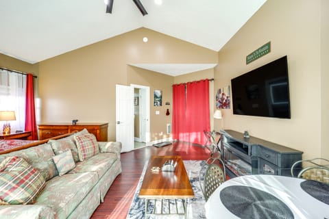 3 Mi Beech Mtn Resort: Cozy Studio w/ Deck & View! Apartment in Beech Mountain