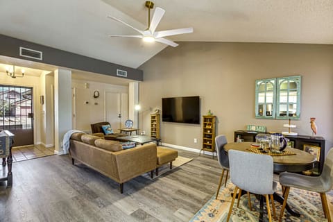 'Coyote Casa' w/ Mtn Views in Tuscon Desert Oasis House in Tanque Verde