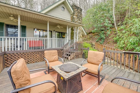 Mtn-View Home w/ Deck, Fire Pit & BBQ in Almond House in Stecoah