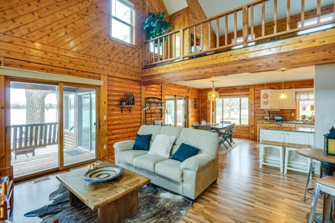 Lakefront Getaway w/ Fire Pit in Akron House in Indiana