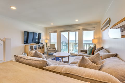 Steps to Sand: Condo w/ Pool in Panama City Beach Apartment in Sunnyside