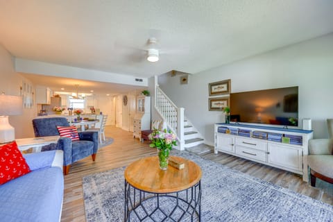 Private Balcony w/ Water Views: Welaka Condo! Apartment in Florida