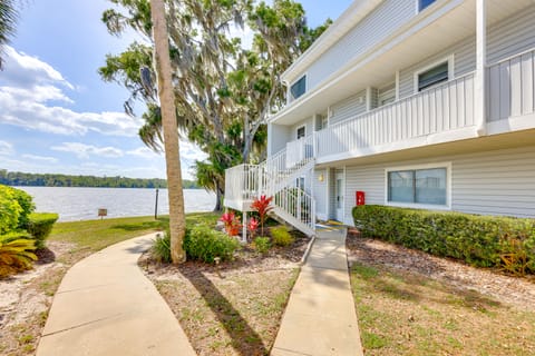 Private Balcony w/ Water Views: Welaka Condo! Apartment in Florida