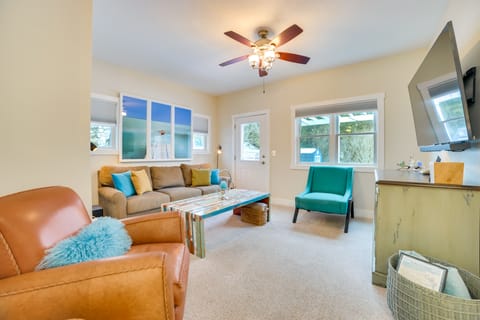 Ski, Shop, Explore: Hidden Gem Near Lake Michigan! House in Charlevoix