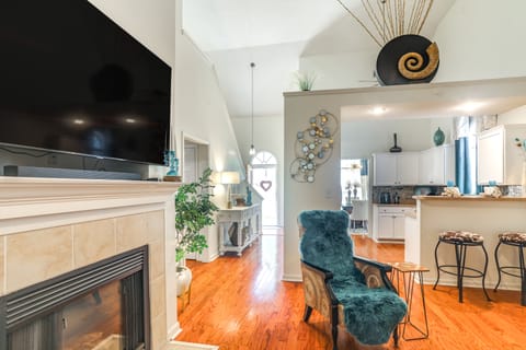 2 Mi to Shelby Farms: Charming Family Home w/ Yard House in Cordova