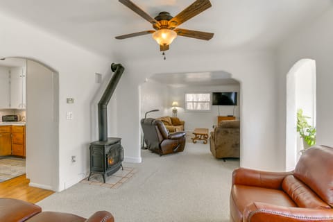 2 Mi to Snake River: Quaint Farmhouse w/ Patio! House in Idaho