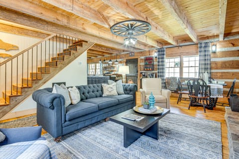 Hot Tub, Fire Pit & Creek Access: Whittier Cabin! House in Cherokee