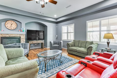 Backyard Oasis w/ Fire Pit: Laveen Village Retreat House in Laveen Village