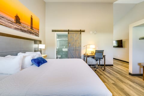 WFH-Friendly Studio Near Lighthouse Beach! Apartment in Port Huron