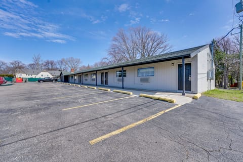 2 Mi to Downtown Port Huron: Sleek Studio Apt Apartment in Port Huron