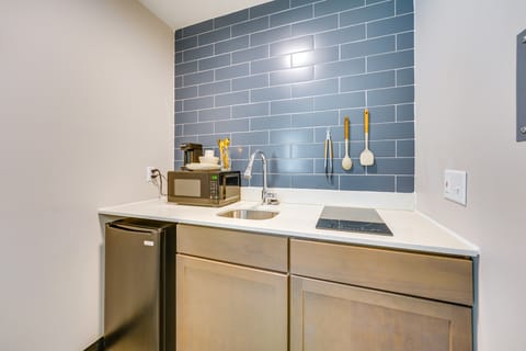 2 Mi to Downtown Port Huron: Sleek Studio Apt Apartment in Port Huron