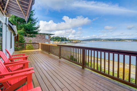 Walk to Beaches: Waterfront Home in Port Orchard! House in Port Orchard