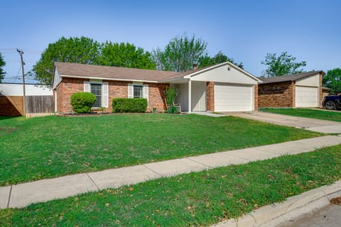 2 Mi to NYTEX Sports Centre: Renovated Family Home House in North Richland Hills