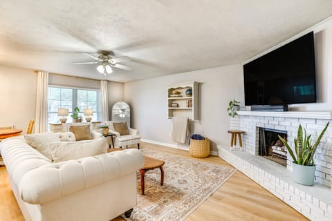 2 Mi to NYTEX Sports Centre: Renovated Family Home House in North Richland Hills