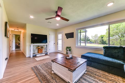 5 Mi to Lake Texoma: Wooded Retreat on 3 Acres! House in Oklahoma